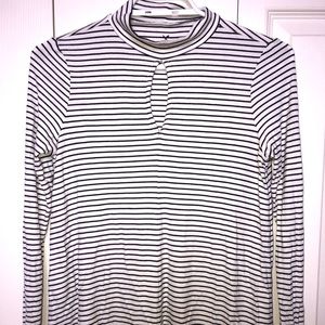 American Eagle Turtle neck
